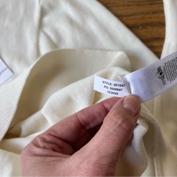 NEW Vineyard Vines Heritage Cotton V Neck Sweater White Size XXL 2E1047 NWT - Picture 6 of 6